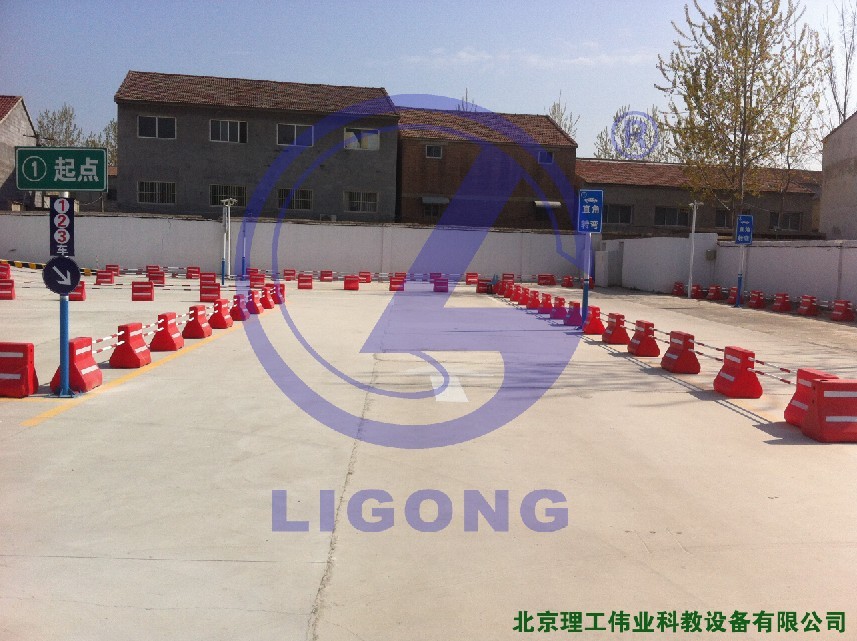 科目二場地考試，直角轉(zhuǎn)彎