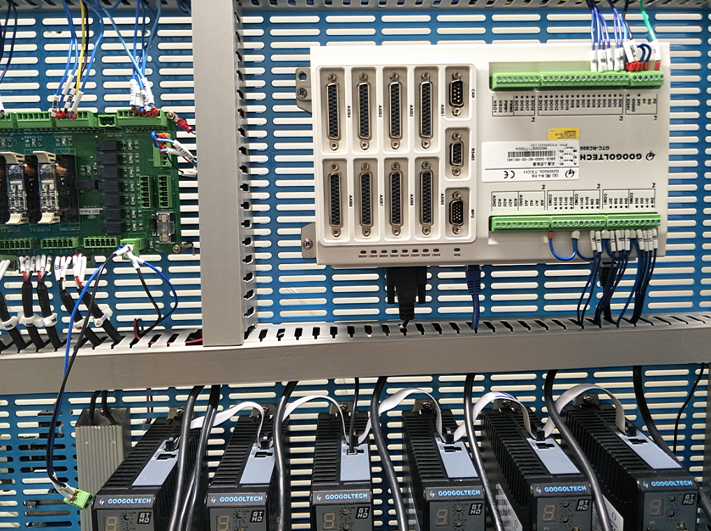 工業(yè)機(jī)器人控制器與驅(qū)動(dòng)器軸信號(hào)線路的安裝