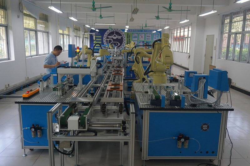 工業(yè)機器人全自動生產線實操訓練系統(tǒng)